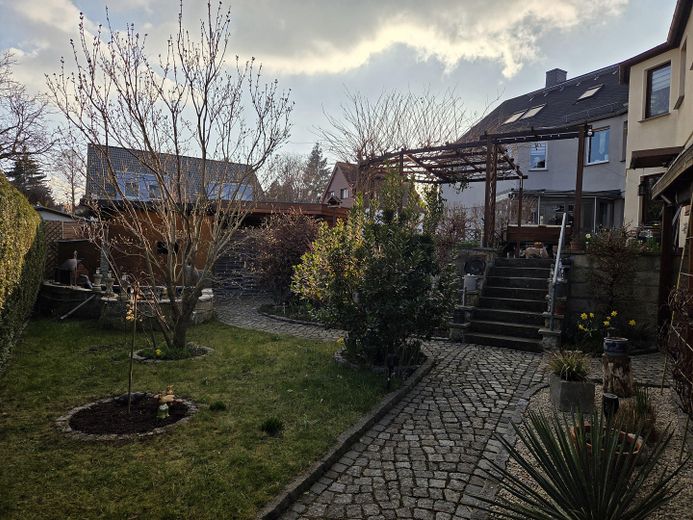 Charmantes Reihenendhaus mit 5 Zimmern+Partykeller in Dresden-Lockwitz incl. Küche – Eingang Garten
