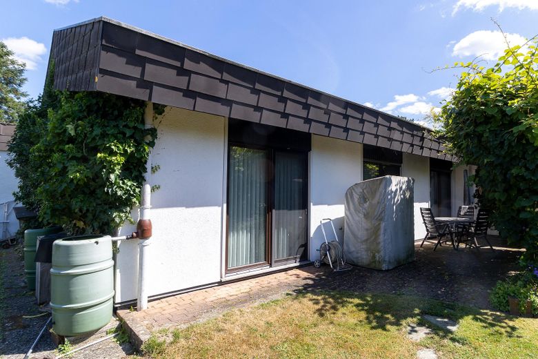 bungalow dal design moderno – Schlafzimmer u. Büro im Westen