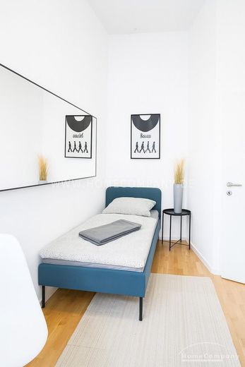 Modern ausgestattete 8 Zimmer-Wohnung in Neuhausen – 3c3fe9fb99661a361f04eeea8ba71f774a72d956.jpg