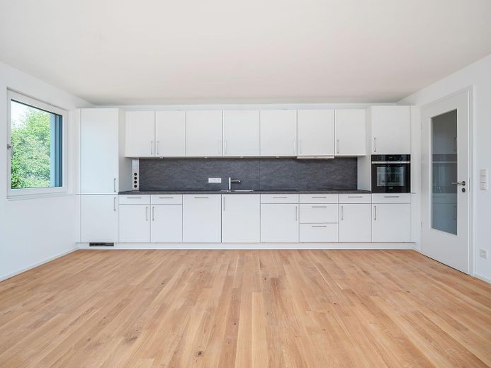 KfW-40-QNG Neubau | Bezugsfertige 2-Zi.-Wohnung mit Balkon, EBK & TG in Parsdorf bei München - WE 07 – Wohnraum mit EBK