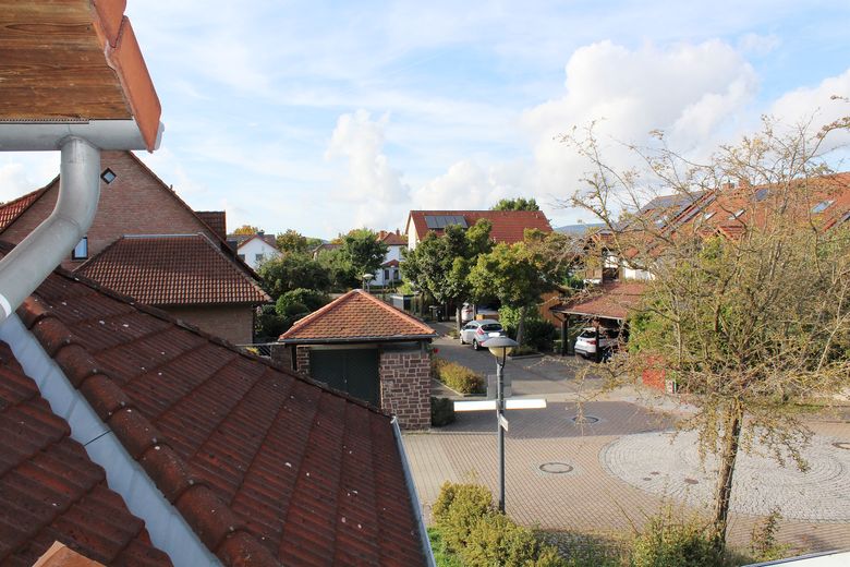 Familienparadies mit Traumgarten am Leiselsee – ruhiges Wohnen mit perfekter Anbindung – Ausblick Vorgarten