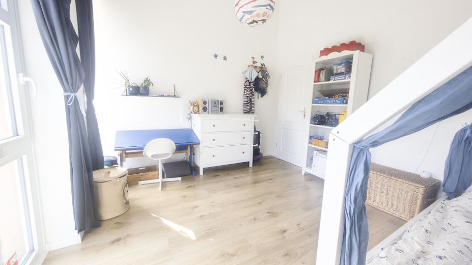 Family Happiness in the Countryside – erstes Kinderzimmer II