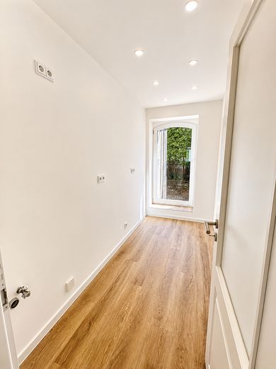 Beautifully renovated old building with underfloor heating and garden share – first occupancy in Gohlis – Küche mit Downlights 