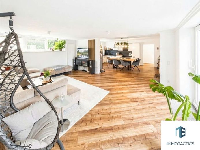 Neuwertige Erdgeschosswohnung mit Terrasse, Garten und zwei Carport-Stellplätzen in Bad Kreuznach – Foto 1