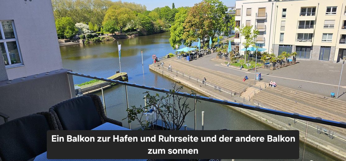 Neuwertige Eigentumswohnung an der Promenade, Palais am Stadtkai – Balkon Hafenseite