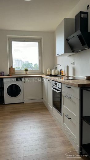 Appartamento di 3 locali, arredato, 1° piano, con balcone rivolto a sud; appartamento appena allestito e completamente ristrutturato, posto auto privato davanti alla casa. – 64c7ce50f4dee51142dae7089f4660115dc49491.jpg