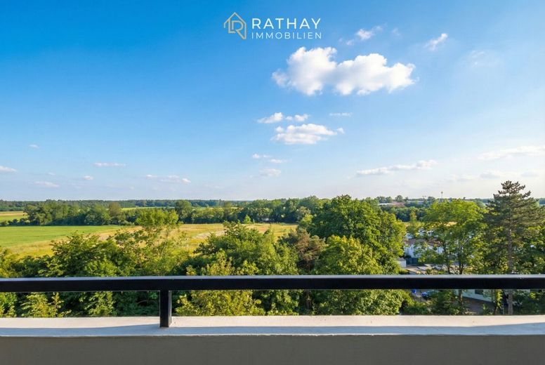 Ruhige 3-Zimmer-Maisonette mit Fernblick, Südbalkon, Loggia und 2 TG-Stellplätzen – Fernblick Südbalkon