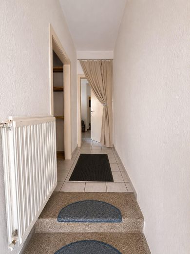 Appartamento di 2,5 locali + garage + ingresso privato + giardino, direttamente presso la TU Dortmund e il parco tecnologico di Dortmund – Flur