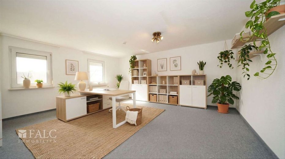 Platzwunder in Ravenstein! 3-Familienhaus inkl. großzügiger Scheune - FALC Immobilien Heilbronn – Lichtdurchflutetes Arbeitszimmer (2. OG)