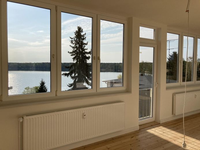 Sonnige 3-Zimmer-Wohnung im sanierten Altbau – Wohnzimmer