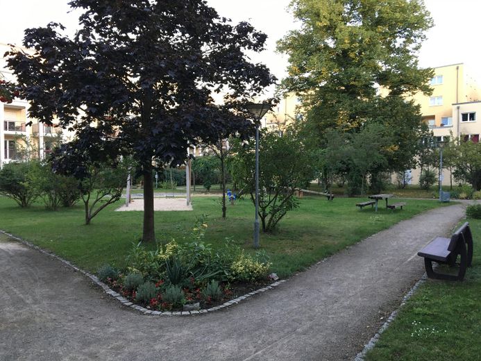 Wassernähe: Helle 4-Zimmer-Wohnung mit Loggia & Tiefgarage in Berlin-Friedrichshagen – Innenhof