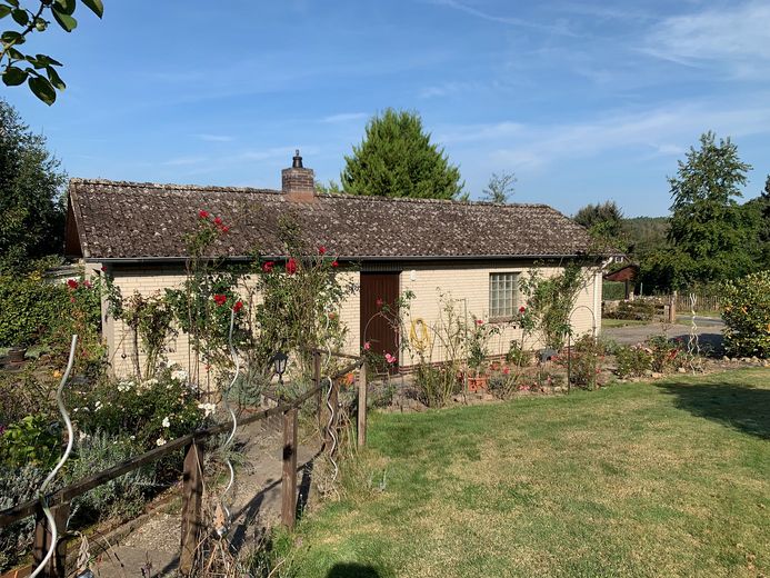Modernisierter Wohnsitz oder Ferienhaus provisionsfrei von Privat – Garage mit Nebenraumm