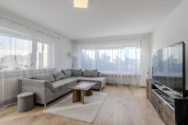 Sanierte 3-Zimmer-Wohnung mit großem Balkon & Einbauküche in Oberstenfeld – Wohnen