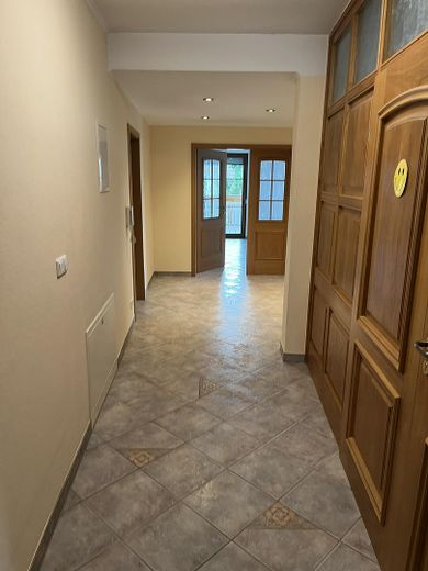 Spazio abitativo per tutti - 5 locali, 170 m², 2 bagni, stufa svedese, balcone, vista – Flur