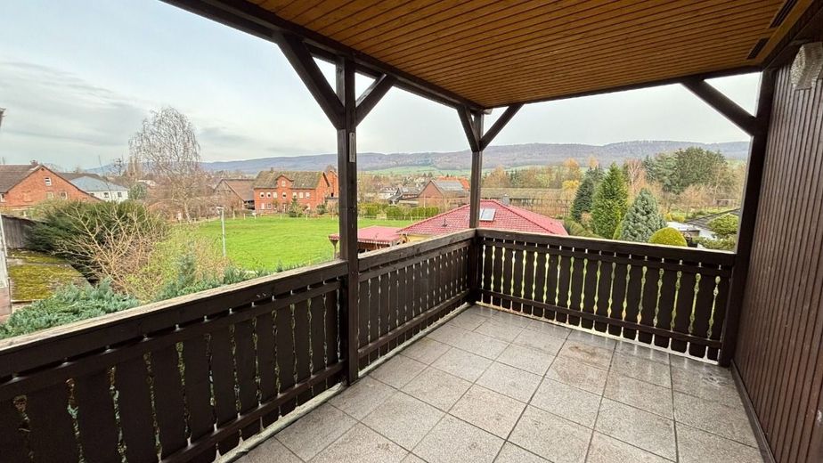 4-Zimmer-Erdgeschosswohnung mit Balkon, EBK &amp; PKW-Stellplatz – Balkon - www.immobilien-heise.de