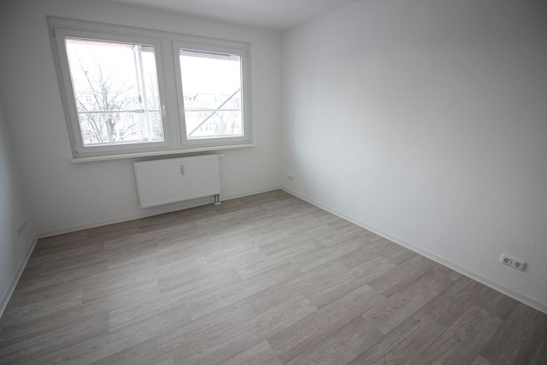 Schöne 2-Raum-Wohnung mit EBK direkt an der Goethestraße – Schlafzimmer