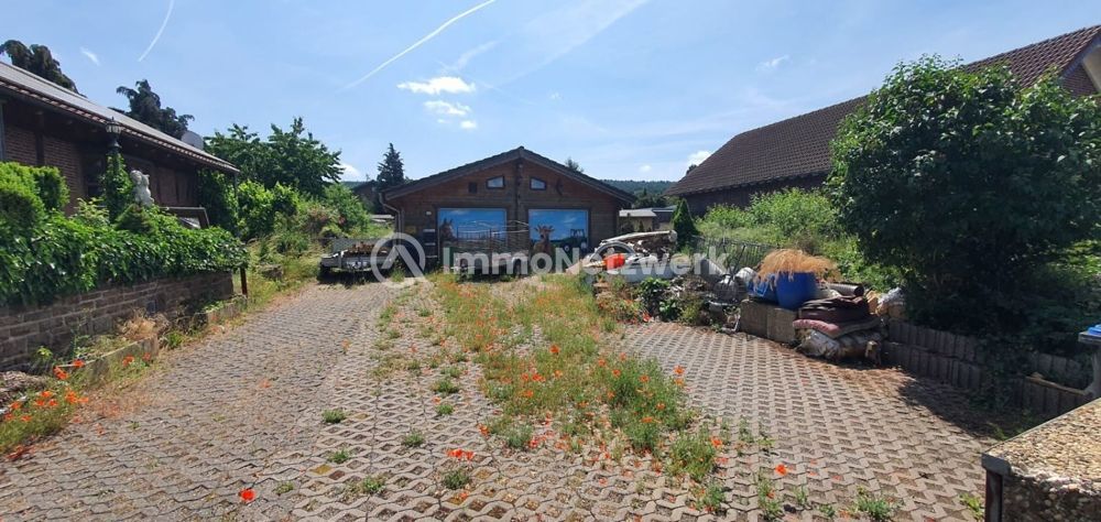 NEU***massives Blockhaus mit zwei Garagen auf 687 m² in Kall zum Schnäppchenpreis***TOPANGEBOT – Zufahrt gepflastert