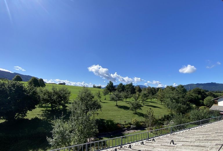 Splendida casa bifamiliare con vista libera fino alle Prealpi   *senza commissioni* – DG Blick nach Südwesten