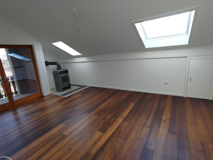 Wohnzimmer mit Hochmansarde