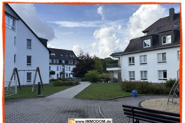 Zwickau-Weißenborn’da harika ÇATI TERASLI, YENİ TADİL EDİLMİŞ 3 odalı çatı katı dairesi kiralık!