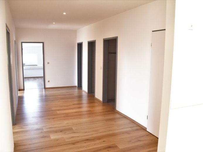 Helle Bürofläche an der B13 in Brautlach! Sofort beziehbar!! – Foto 1