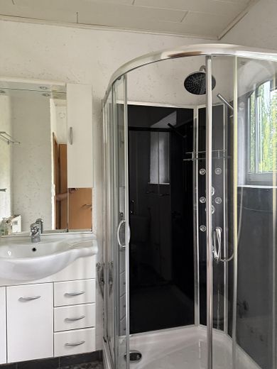 WG/युगल के लिए आदर्श विंटरगार्डन वाली 2 कमरों की Wohnung, यातायात की दृष्टि से सुविधाजनक – Bad