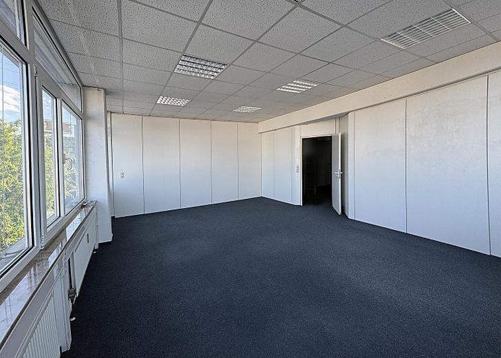 Winnenden: Heller Eck-Büroraum in bester Lage! Ideal für Home-Office! 2.OG – Ideale Bürofläche