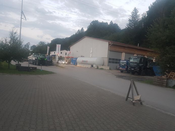 Gewerbegrund ab1000m² 379€ zul. B.L.Wohnung – Tankstelle hinten Efent-Lokal