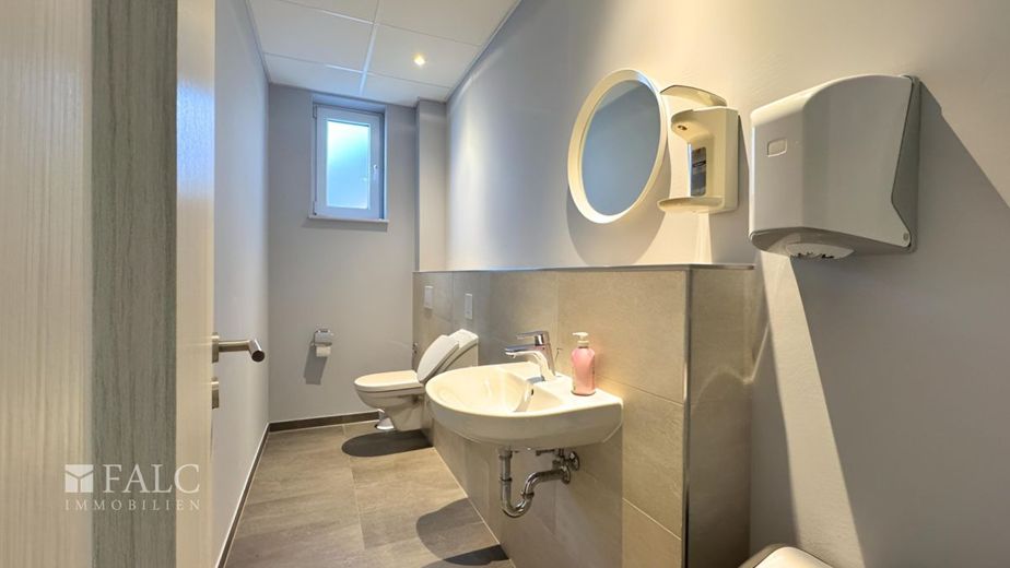 ***Attraktive Gewerbeeinheit mit flexibler Nutzung in Gadebusch*** – Herren WC