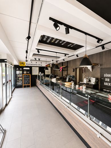 Gewerbeeinheit mit Ausstattung ideal für Metzgerei, Bäckerei oder Imbiss – Verkaufsraum