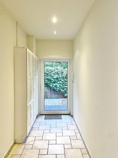 Flur fotografiert v. Küche aus