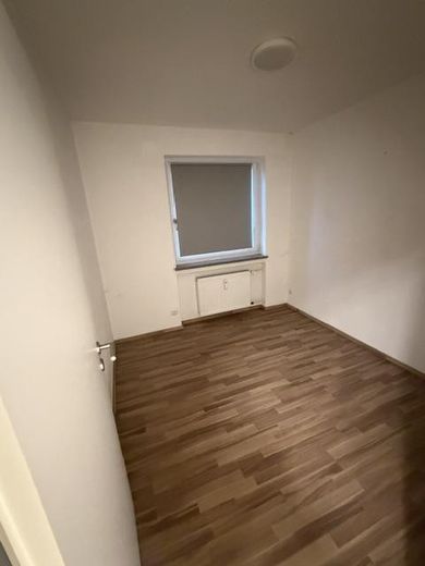 Luminoso appartamento di 3 locali con cucina e bagno a Oberhaunstadt – Kinderzimmer / Büro