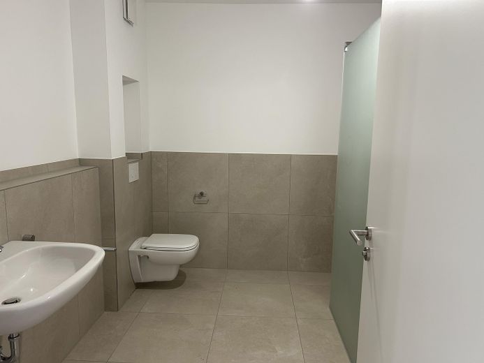 Pierwsze zasiedlenie w Damme (dostępne 4 domy) | 5 pokoi | KfW 40 | garaż i ogród | ok. 165 m² – Badezimmer