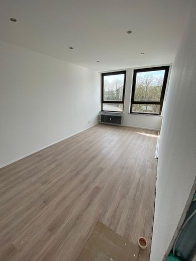 118 m² a 1.003 € di canone netto – solo 16–18 min da Düsseldorf – 4° piano senza ascensore – 2. Schlafzimmer