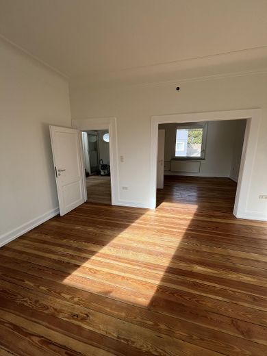 Sanierte Doppelhaushälfte mit Altbau-Charme in Jünkerath (Vulkaneifel) – Wohnzimmer