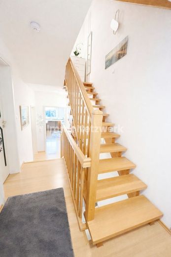 *Liebenswertes Reihenmittelhaus in Helmbrechts - Ihr neues Zuhause mit Weitblick* – OG Flur