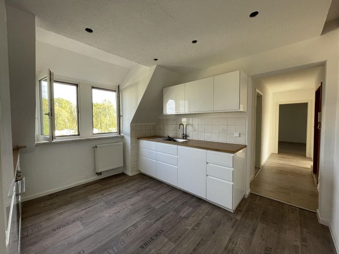 frisch renovierte 3 Zimmerwohnung mit Küche und Stellplatz – Küche