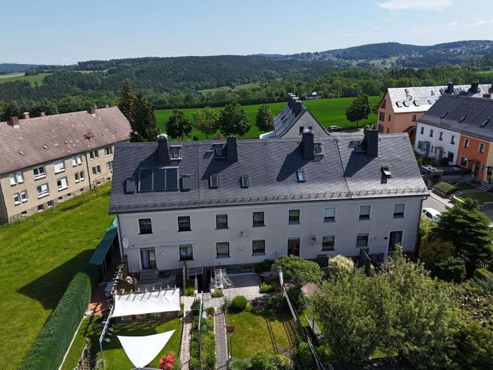 Einziehen statt sanieren – Reihenhaus mit Garten in Auerbach – Foto 1