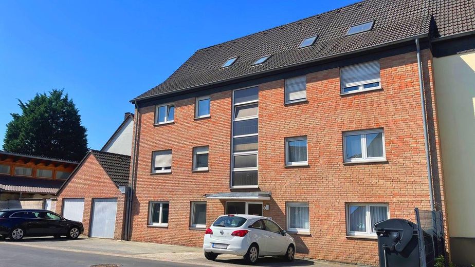 Von priv. - schönes 1-Zi. Single-Appartement in Pad Schloß Neuhaus, ruhige Lage m. Balkon 2.OG – unser gepflegtes Haus