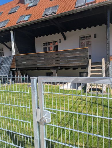 Obertraubling'de tekil tarihi eser statüsündeki sıra ev – Zugang zum Garten u Keller