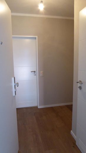 Top sanierte 1 ZKB Wohnung mit Balkon in Wiesbaden - Nordenstadt – Eingang, Flur