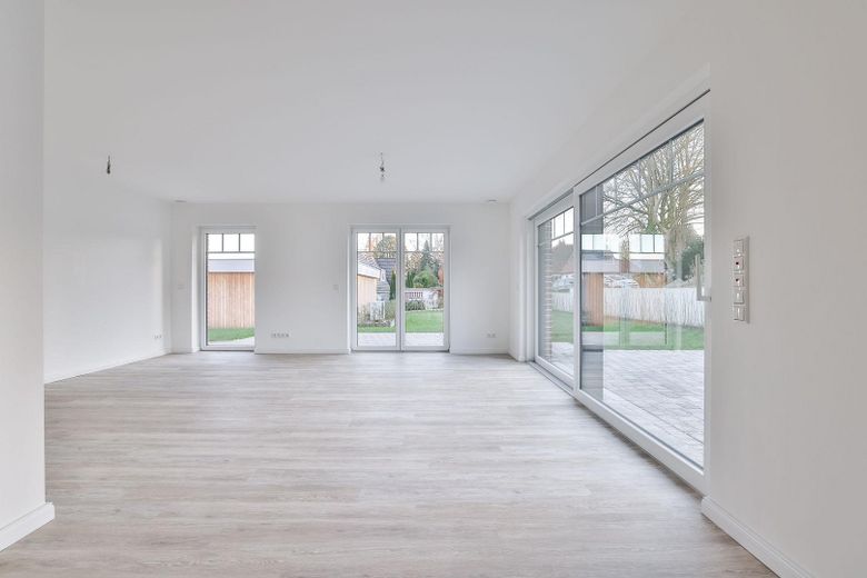 Neubau-Doppelhäuser in Scharbeutz-Klingberg – Traumlage am See, nur wenige Minuten zur Ostsee! – Wohn-/ Esszimmer