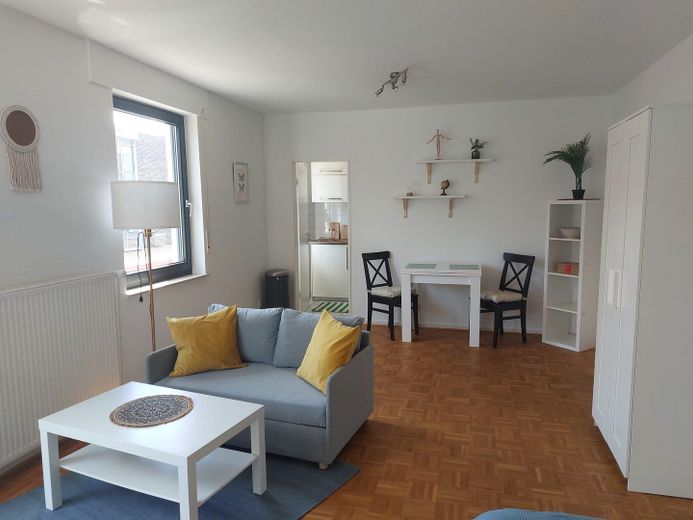 Gemütliche und voll möblierte Apartment-Whg in guter Wohnlage nahe Wienburgpark – Wohn-/Schlafzimmer