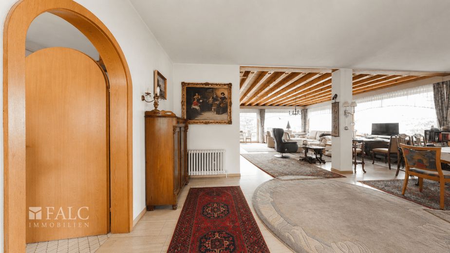 Großzügiges Landhaus mit separaten Apartmentbereichen – Hauseingang