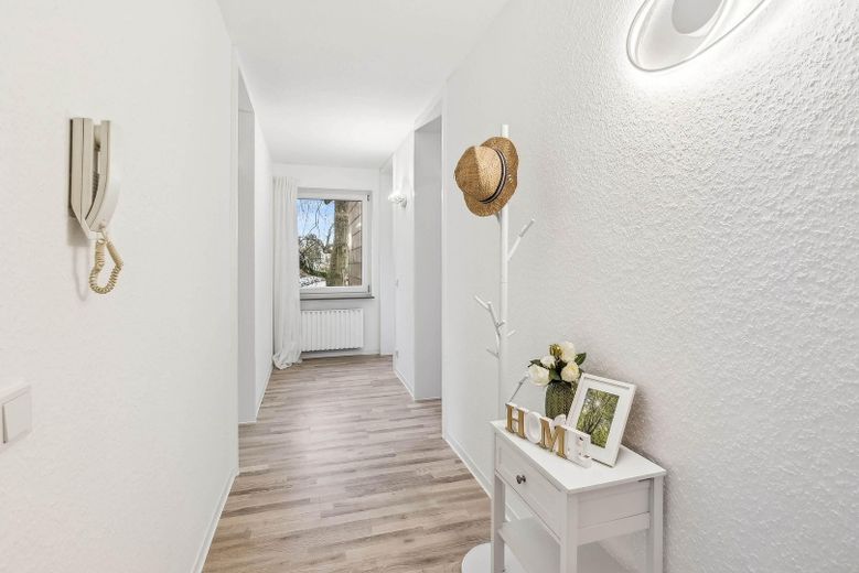 Bright & ready-to-move-in apartment SB-Eschberg, commission-free from the owner – Eingangsbereich