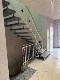 Granittreppe ins KG u. OG