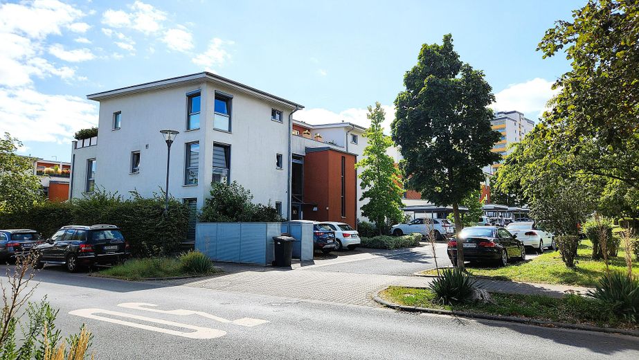 Hausansicht vorne von der Str