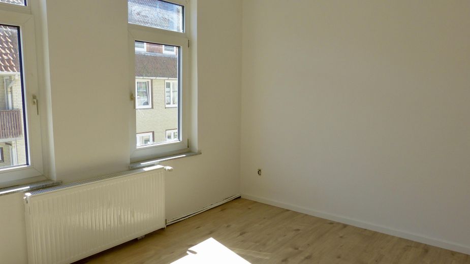 Sanierte 2-Zimmer-Wohnung mit Balkon in Bremerhaven – Wohnzimmer
