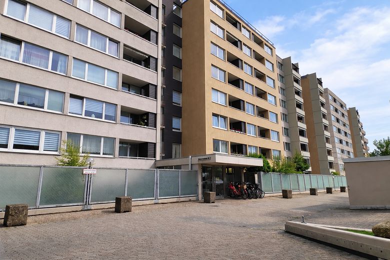 4-pokojowe mieszkanie na najwyższym piętrze, garaż podziemny, 2 windy, WC dla gości, loggia z dalekim widokiem – Foto 5