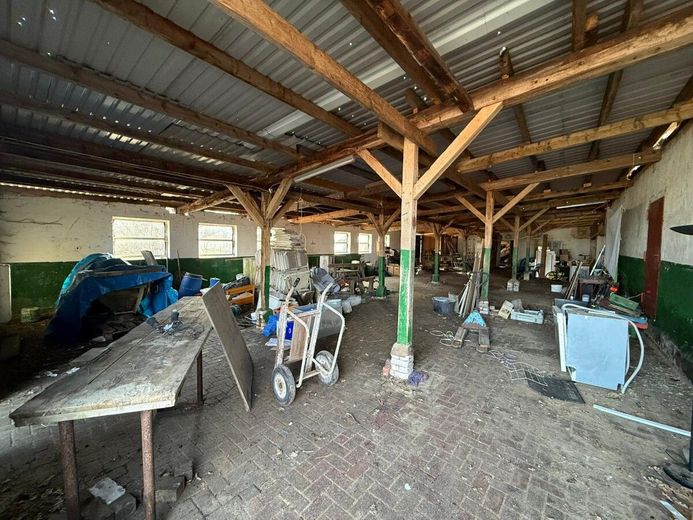 Großzügiger Resthof mit über 6,2 ha Land - ruhige Lage, vielseitige Nutzungsmöglichkeiten – linker Scheunenteil